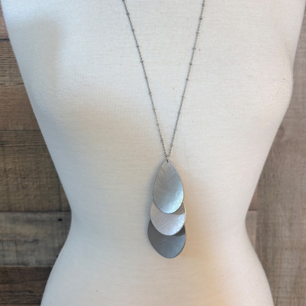 Silver Tone Tiered Teardrop Pendant Necklace Brushed Textured Layered